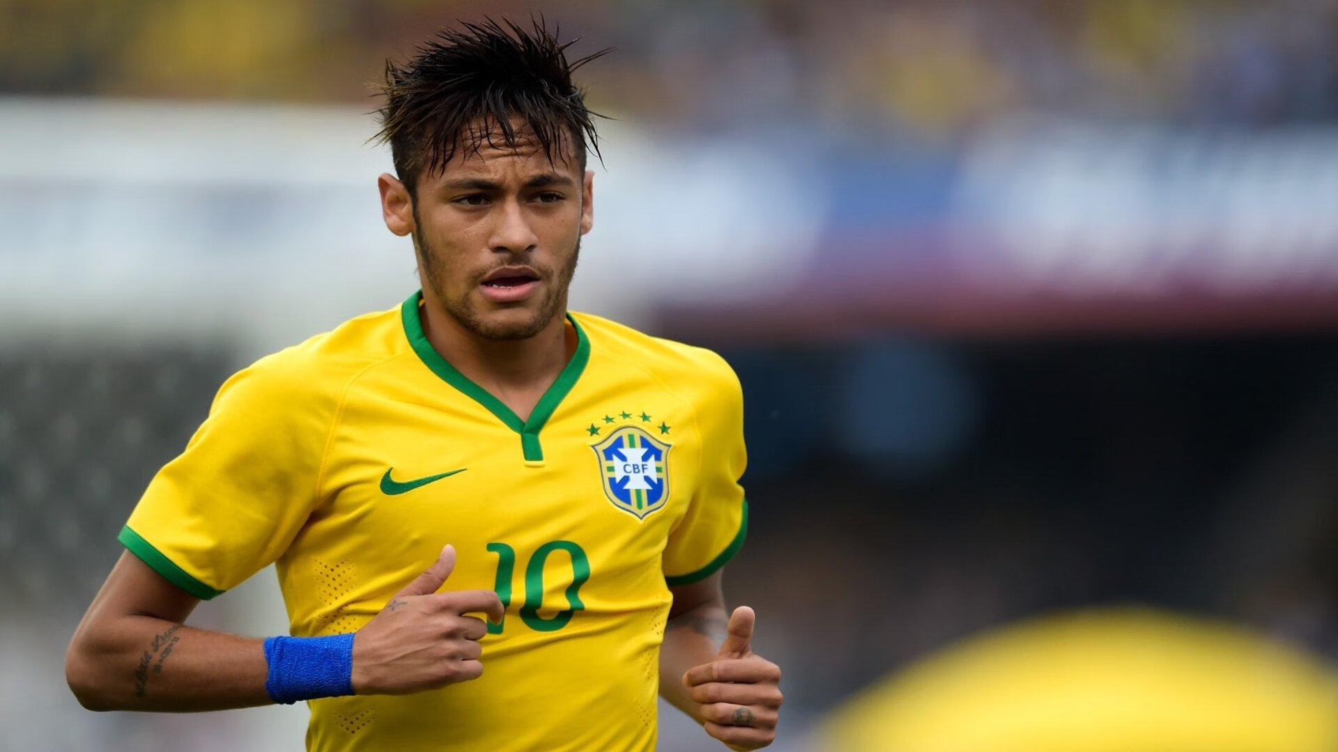 中国足球国家队强调体能与速度平衡发展,中国足球运动员的体能标准